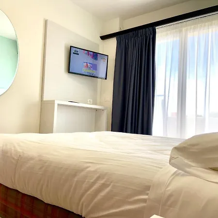 Marilia Pool Side - Group Apartment *