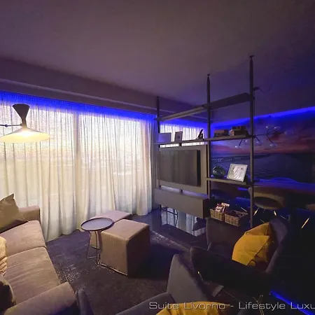 Marilia Pool Side - Group Apartment